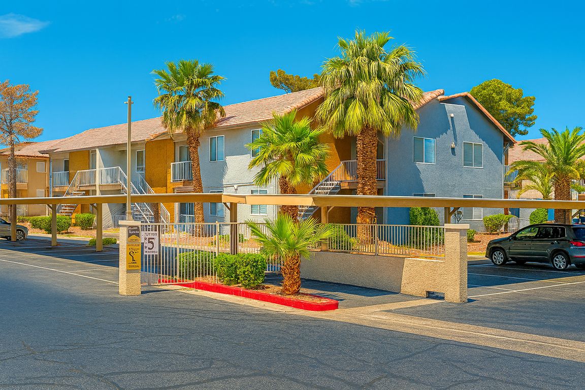 Investment fourplex in Las Vegas — no HOA
